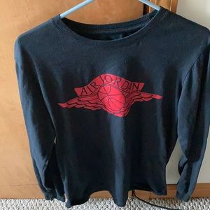 Jordan retro shirt.